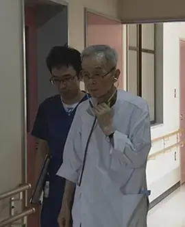 《最后站着的医生》：绝望时代的良知守护，人性光辉的最后堡垒